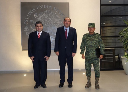 La tarde de este lunes, el Gobernador Rubén Moreira Valdez se reunió con el general Cuauhtémoc Antúnez Pérez, Comandante de la XI Región Militar.