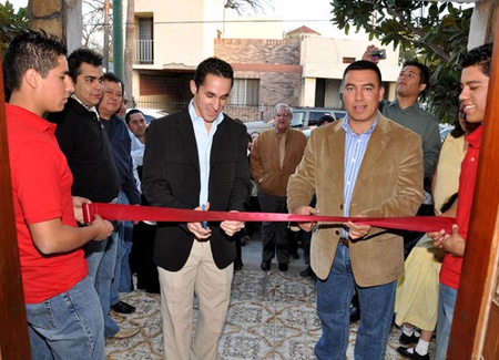 El Alcalde Raúl Alejandro Vela Erhard inauguró en la colonia Roma la escuela de música y estudio de grabación House Band, propiedad de Emmanuel Flores Farías.