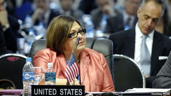      La Embajadora de Estados Unidos ante la OEA, Carmen Lomellin, durante la 42a. Asamblea General de la OEA. [Foto: OEA].