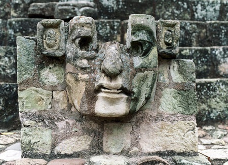 Escultura maya, en Copán, Honduras. [Créditos: Stock Exchange]