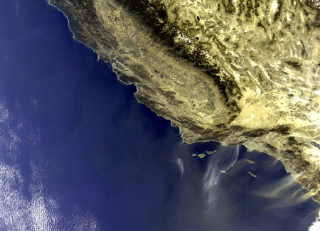 Foto satelital de la ESA que capta el humo de los incendios forestales en California