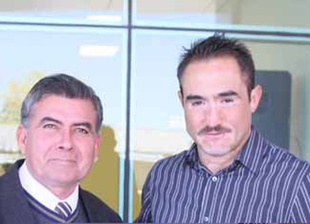Marco Antonio "El Veneno Rubio", junto al reportero Ramiro Gómez Caldera. 