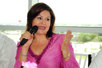 Lulú Flores de Aguirre, presidenta del DIF Acuña