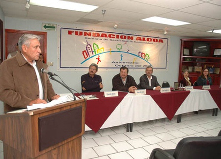 Destaca alcalde  Chuy Mario Flores importante labor comunitaria de Macoelmex y fundación ALCOA