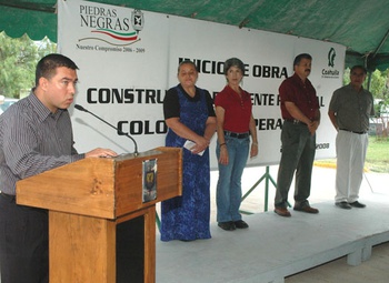 Inicia obra de construcción de puente peatonal en la colonia "La Esperanza"