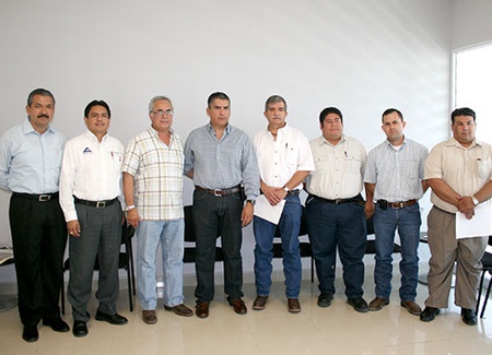 Miembros del consejo de la Cámara Nacional de Comercio de Acuña.