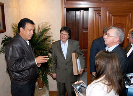 El gobernador Humberto Moreira recibió la invitación la recibió de parte de una comitiva de la Provincia de Québec, encabezada por Marcel Gaudreau, delegado general de Québec en México.