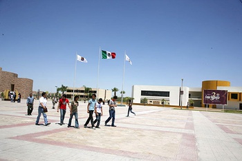 Estudiantes en Acuña.