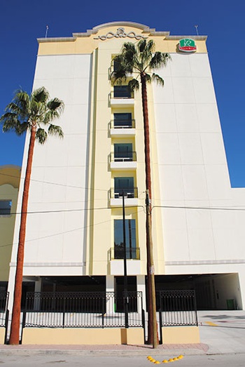 Torre principal del Hotel Villa Real.