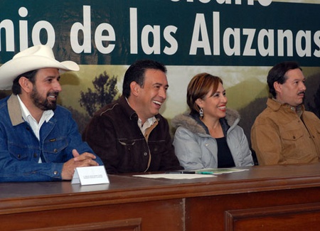 Se reúne el gobernador Humberto Moreira con empresarios de la región sureste