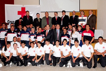 Patronato de la Cruz Roja y autoridades.