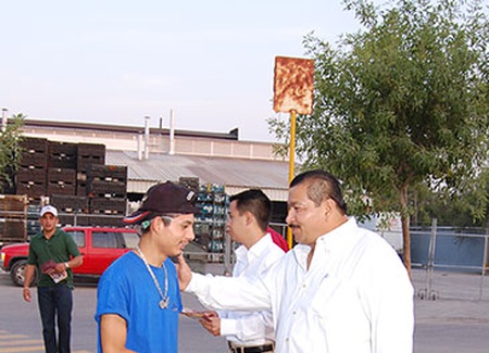 El candidato del PRI a la diputación local por el Distrito XVI, Juan Alfredo Botello Nájera, ofreció su respaldo a los trabajadores de la empresa San Luis Rassini.
