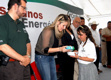 Inicia la señora Vanessa Guerrero de Moreira el programa "Por una Niñez más Sana" en ejido de Arteaga