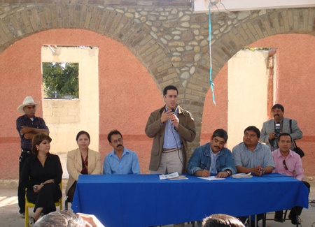Apoya senador Guillermo Anaya lucha de Acuña contra el muro