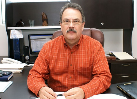 Lic. Efraín Cárdenas Aguilera, director de la Unidad Catastral Municipal de Acuña