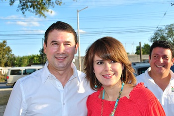 Marcos Villarreal Suday, presidente del Comité Municipal del PRI e Hilda Flores Escalera, presidenta del ICADEP en Coahuila