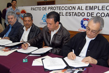 Firman empresarios y CTM, en presencia de Humberto Moreira, pacto para generar mayor empleo y competitividad en Coahuila