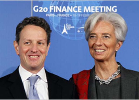 El secretario del Tesoro Geithner y la ministra de Finanzas francesa Lagarde durante la reunión habitual de los ministros de economía del G20 en París.Geithner y Lagarde (AP Images)
