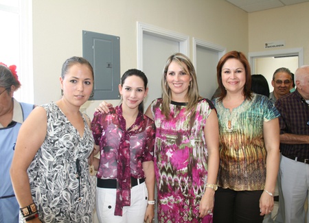Vanessa Guerrero de Moreira, Marilú Flores de Aguirre, Clarisa de Navarro y Flor de Garcia.
