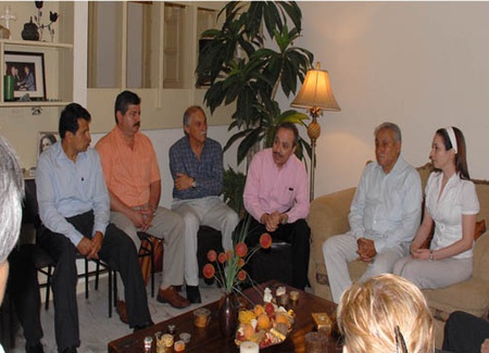 Se reúne Chuy Mario Flores con empresarios y líderes de Piedras Negras.