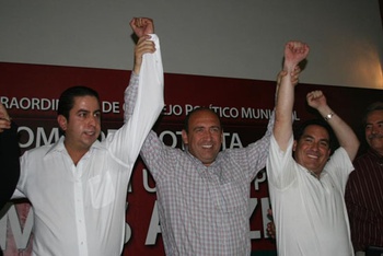 José María Morales Padilla, junto a Rubén Moreira, lider estatal del PRI y Ramón Oceguera, primer priísta de Ramos Arizpe