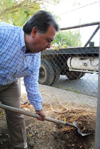 El alcalde de Acuña Alberto Aguirre inició los trabajos de instalación de subestación en la primaria Jesús Ma. Ramón.