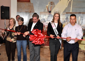 Inaugura alcalde Expo Herramientas Científicas de la Prehistoria en plaza de las culturas