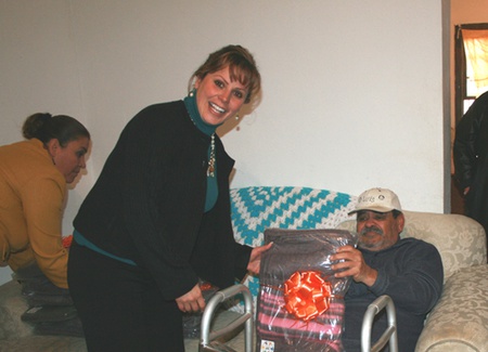 Presidenta del sistema DIF visita la casa del abuelo "Evaristo Pérez Arreola"