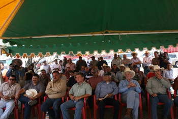 Productores de carbón en reunión informativa en Nava, Coahuila