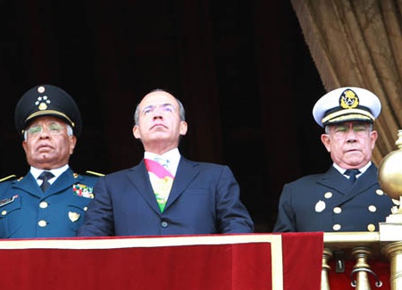 El presidente Calderón y los secretarios de Defensa y Marina