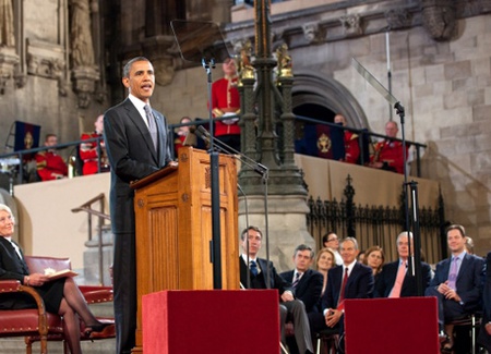 El presidente Barack Obama da un discurso ante miembros de ambas Cámaras del Parlamento en Westminster Hall en Londres, Inglaterra, 25 de mayo de 2011. (Foto oficial de la Casa Blanca por Pete Souza) 