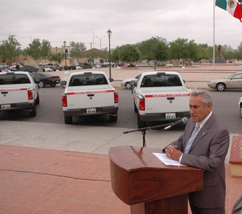 Alcalde de Piedras Negras entrega de vehículos oficiales para dependencias municipales