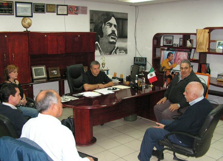 Se reúnen el secretario de salud Raymundo Verduzco Rosan y el alcalde Evaristo Lenin Pérez Rivera