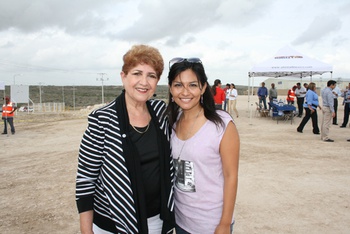 La diputada federal Irma Elizondo con la ingeniero Nirce Gómez.