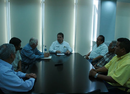 alcalde Alberto Aguirre y comite del partido Primerocoahuila