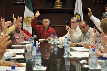En sesión ordinaria de Cabildo celebrada esta mañana y presidida por el Alcalde Raúl Vela Erhard, se aprobó por unanimidad  donar en comodato al DIF Estatal un inmueble municipal, a fin de que sea utilizado como Estancia para Adultos Mayores.