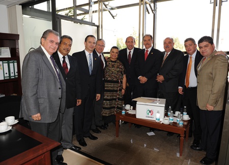 los diputados federales de Coahuila con la presidenta del CEN del PRI Beatriz Paredes Rangél