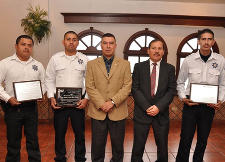 Reconoce alcalde Raúl Vela Erhar labor de los policías municipales en su día