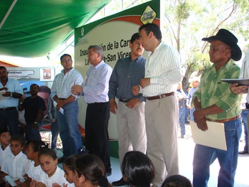 Lucha Humberto Moreira por mejores servicios del IMSS en Coahuila.