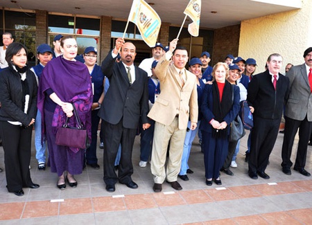 El alcalde Raúl Vela Erhard dio el banderazo de arranque para los Censos Económicos 2009 que se estarán aplicando en Piedras Negras