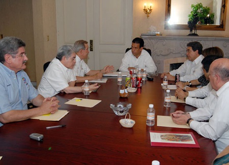 Se reunió el gobernador Humberto Moreira Valdés con integrantes del Patronato Centenario de Torreón A.C.