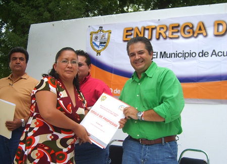 Garantiza municipio de Acuña el patrimonio de 27 familias