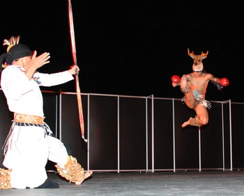 Danza del Venado del estado de Sonora interpretada por bailarines del Ballet Folclórico de México de Amalia Hernández