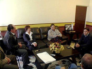 Directivos de la UTNC en reunión con el alcalde de San Juan de Sabinas, Antonio Nerio Maltos.