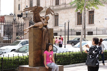 Adicional a estas actividades del mes de septiembre, continúa en la Plaza de Armas de Saltillo la exposición ‘Alas de la Ciudad’.