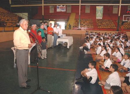 Inaugura alcalde escuela de baloncesto "Jesús Gerardo Reyes Morales"