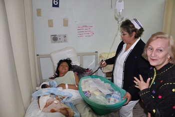 Visita Presidenta del DIF Municipal señora Catalina Erhard de Vela a primeros bebés del 2009