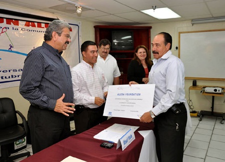 Preside alcalde de Piedras Negras ceremonia de entrega de estímulos a voluntarios de Fundación Alcoa