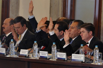 El gobernador de Nuevo León, Rodrigo Medina, en la reunion exrtaordinaria del Consejo de Seguridad