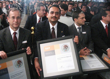 La Universidad Tecnológica de Torreón recibe reconocimiento de la SEP federal por la calidad de sus programas de estudio